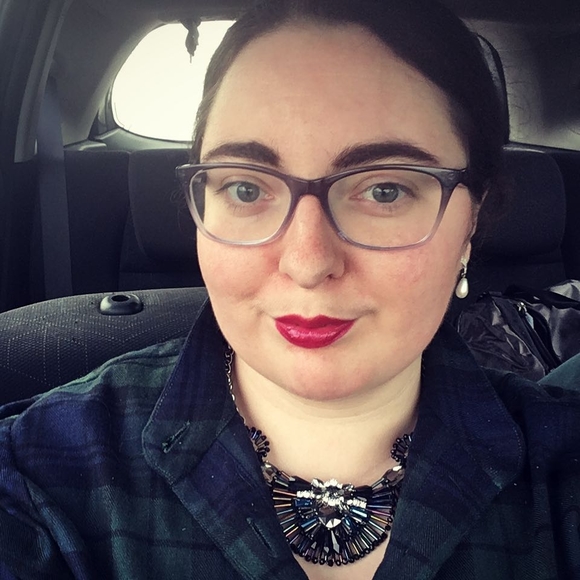 Meet your Posher, Beth - Picture 1 of 1